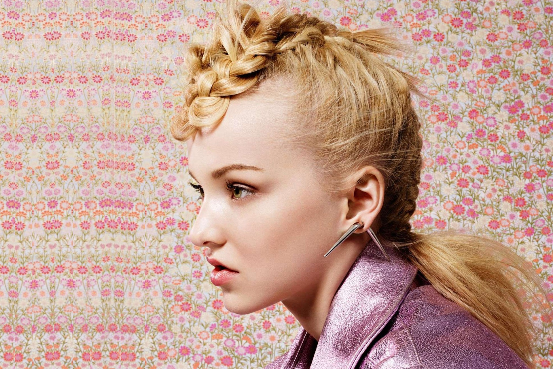 Dove Cameron Hairstyle 