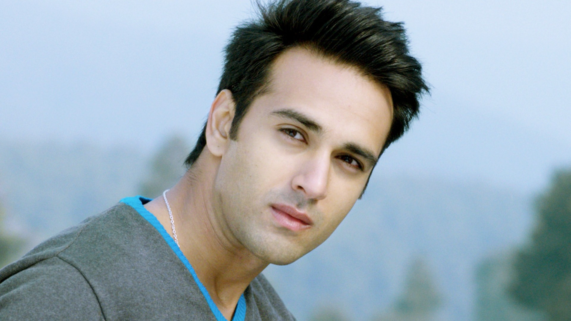 pulkit-samrat-sports-a-unique-salt-and-pepper-hairstyle -for-the-film-taish-and-hairstylist-aalim-