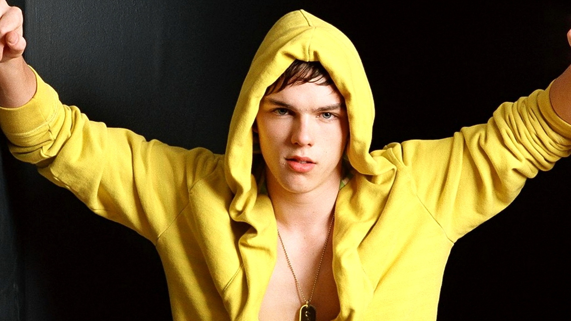 Nicholas Hoult Background Wallpapers.