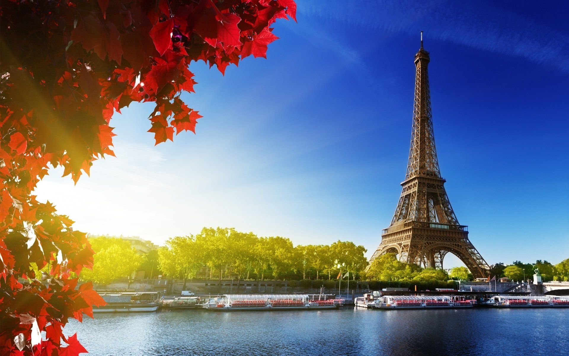 The Eiffel Tower HD Desktop Wallpaper 