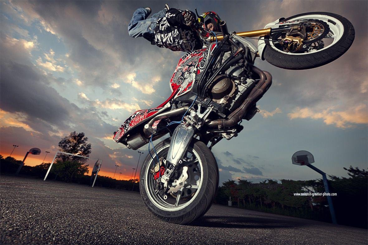 Wheeling Motocross Background Wallpaper 