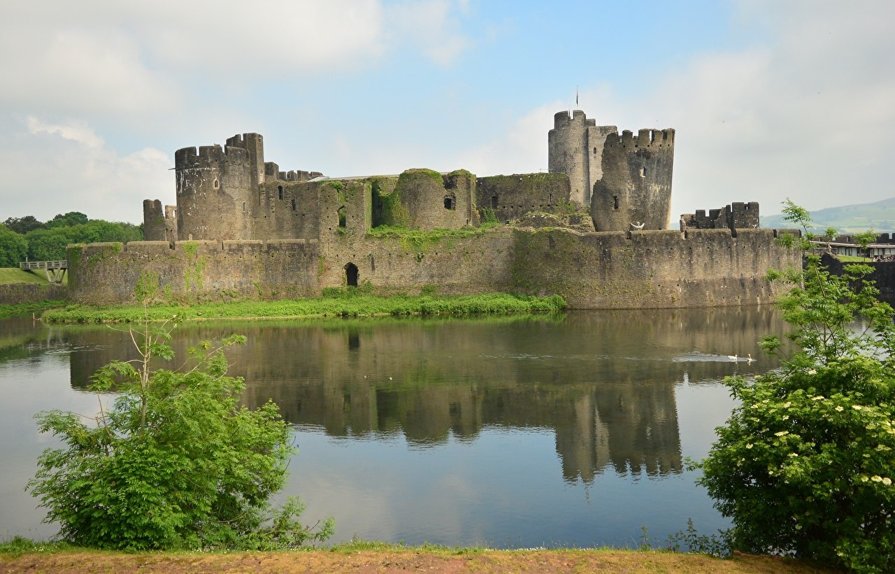 Caerphilly Castle Tourism Wallpaper 