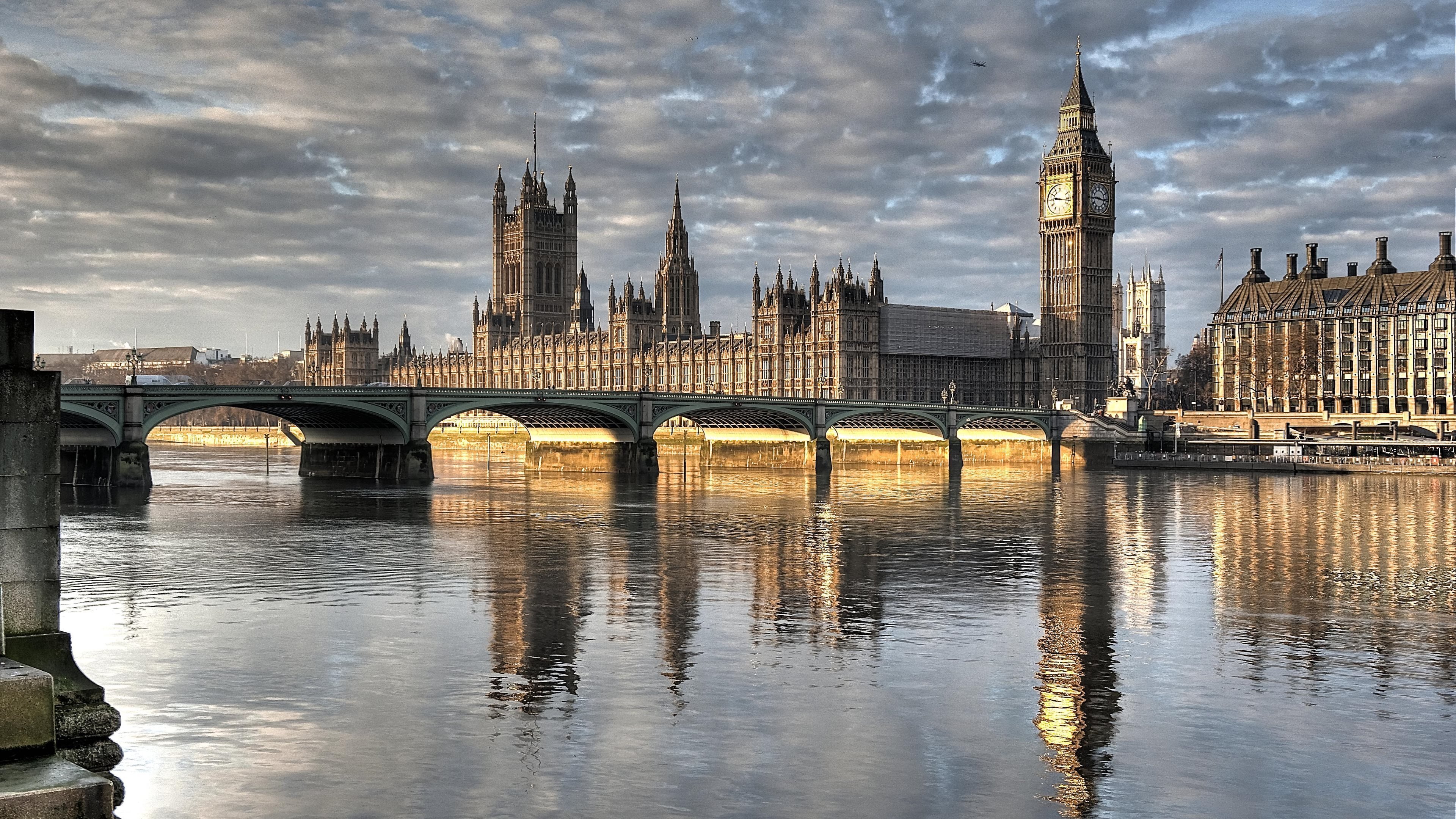Houses of Parliament Building Wallpaper 
