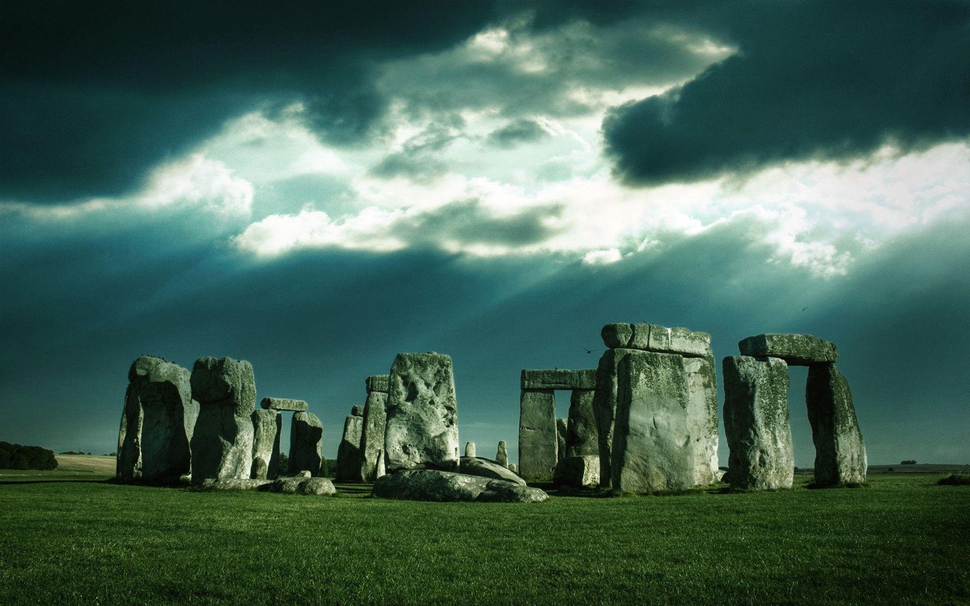 Stonehenge Tourism Desktop Wallpaper 