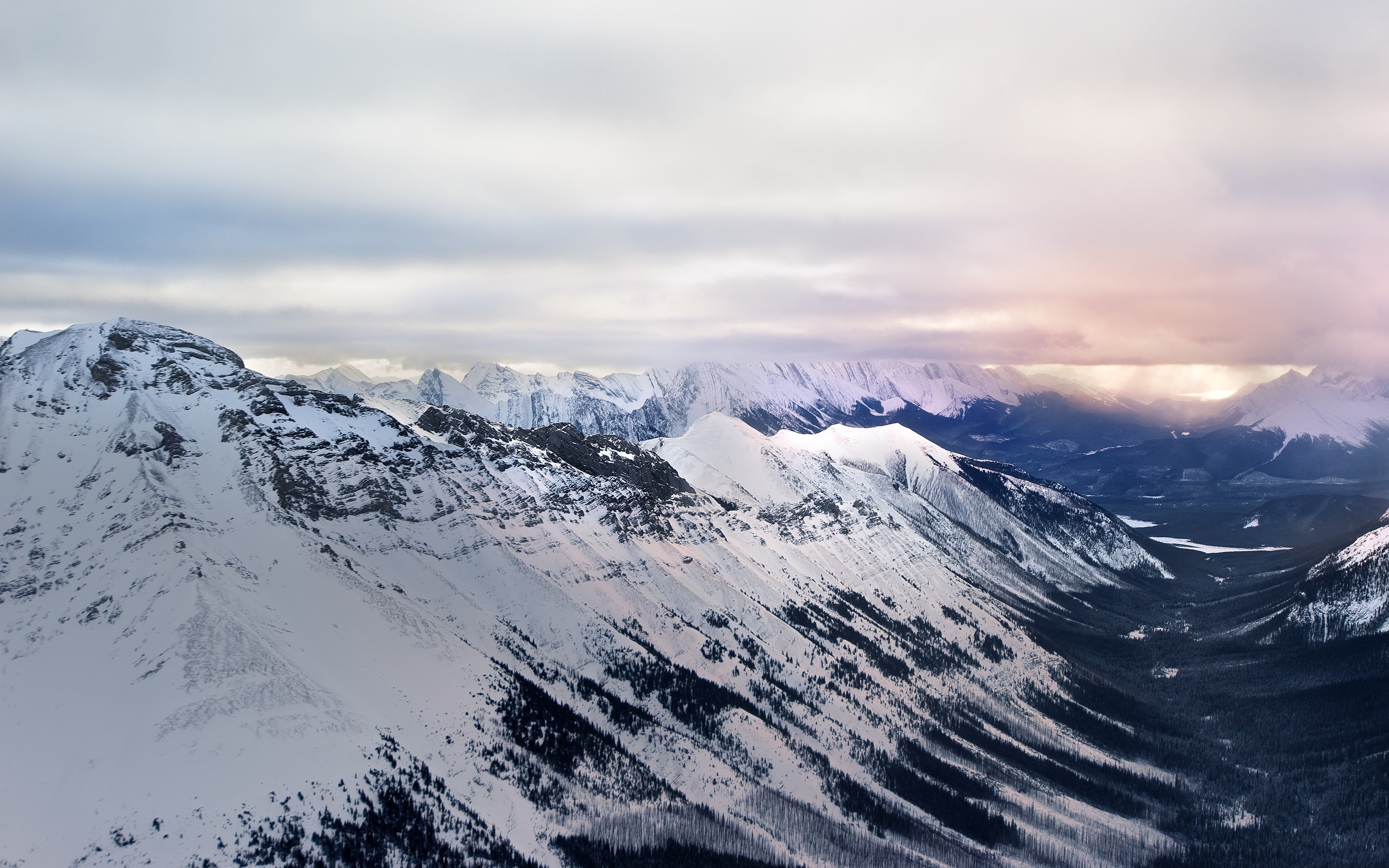 Mount Assiniboine Background Wallpaper 
