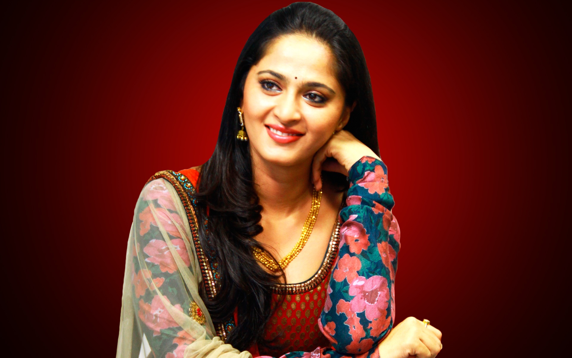 Anushka Shetty Actress Desktop Wallpaper 