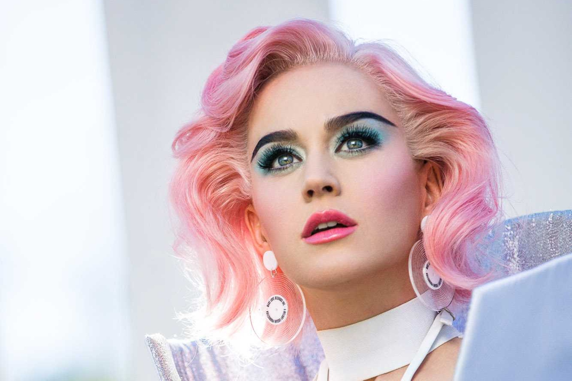 Katy Perry Pink Hairs Wallpaper 20623 - Baltana