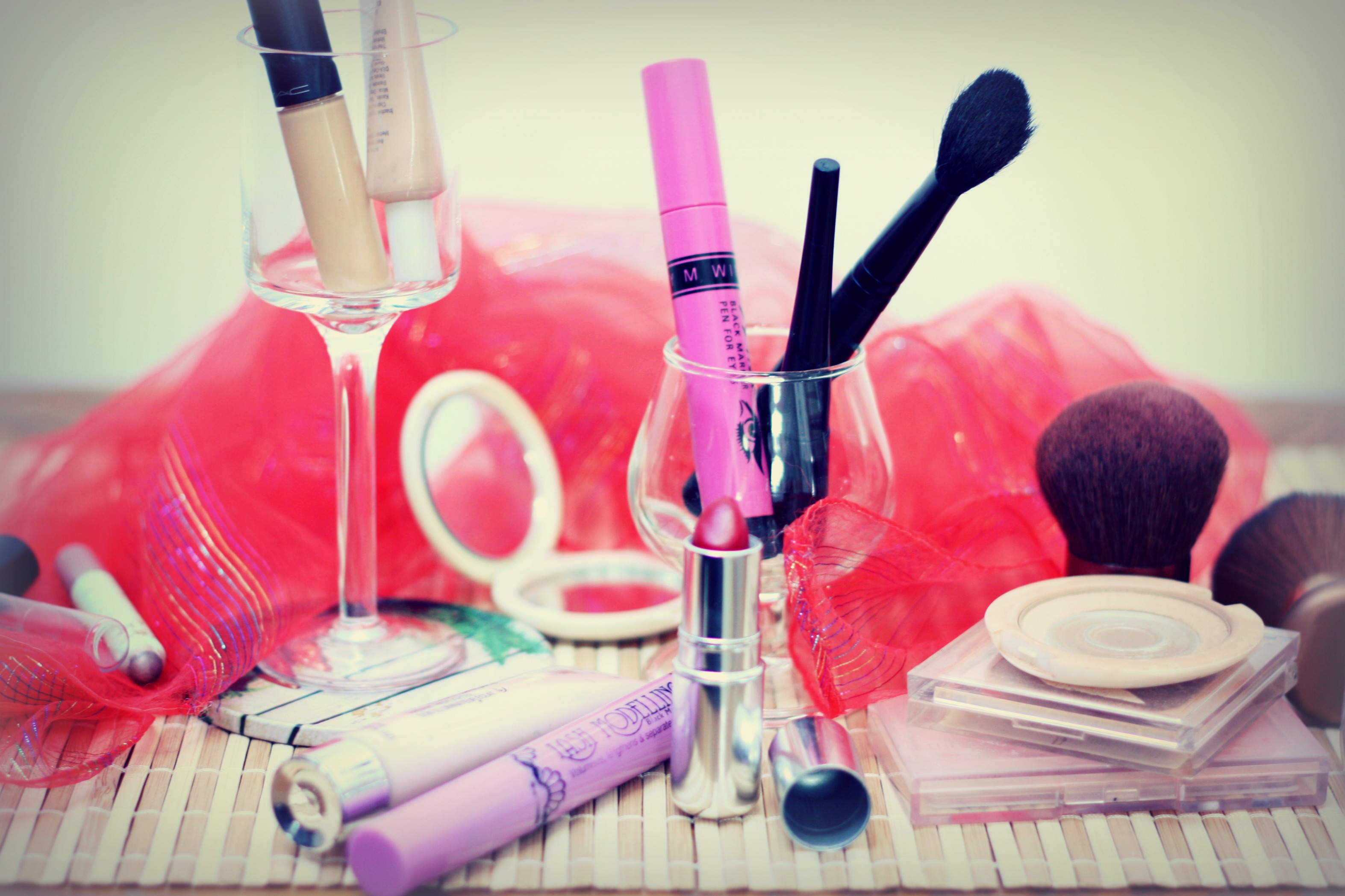 Makeup Product Background Wallpaper 
