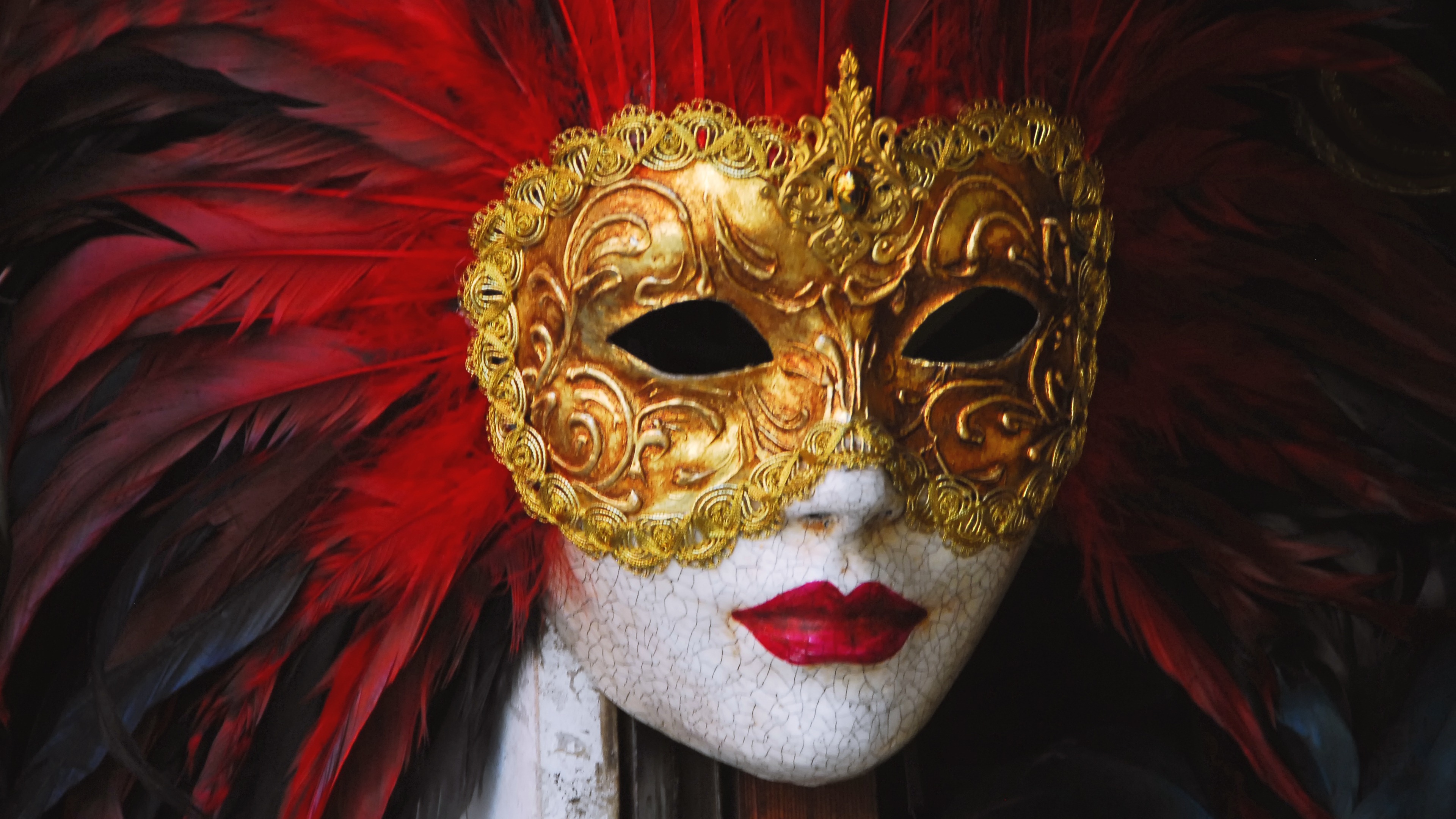 Самая красивая маска. Венецианский карнавал маски. Маска Коломбина венецианская. Венецианская маска Маттачино. Маска Венеция для карнавала.