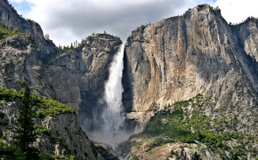 Yosemite Falls California Background Wallpaper 119682