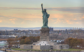 Statue of Liberty Background Wallpaper 17004