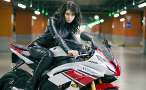 Girl on Motorcycle Best Wallpaper 21848