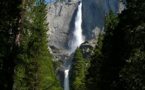 Yosemite Falls Background Wallpaper 26014