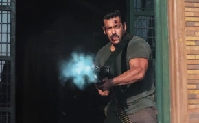 Salman Khan Machine Gun Tiger Zinda Hai Wallpaper 27390