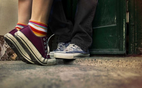 Couple Love See Foot Wallpaper