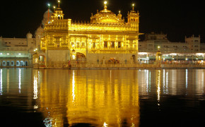 Golden Temple Amritsar Night View Wallpaper