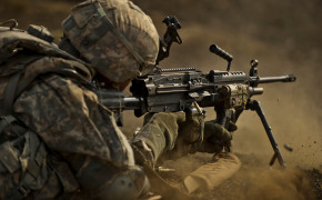 Army Soldier Attack With Machine Gun Wallpaper