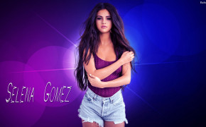 Selena Gomez in Shorts Wallpaper 30134