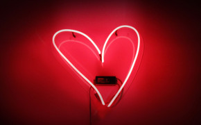 Red Glowing Heart Wallpaper 43612