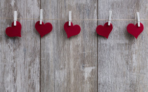 Hanging Hearts Wallpaper 50192