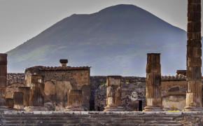 Pompeii Mountain Background Wallpaper 92802